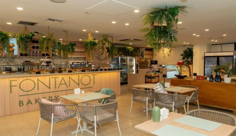 Sala interna della bakery e caffetteria in vendita su Brickell Avenue, Miami